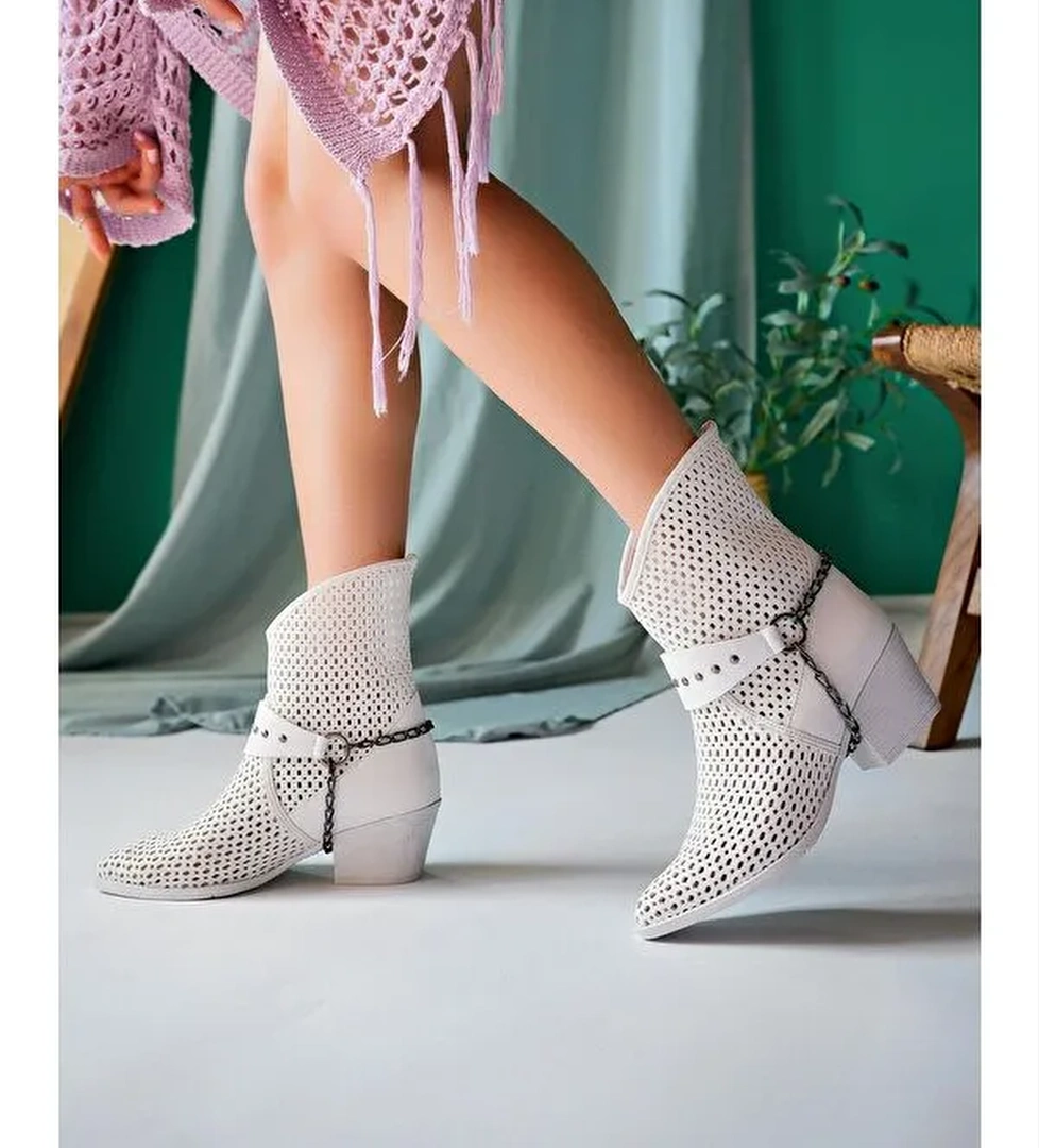 BURNİNG Kadın Lazer Kesim Zincir Detaylı Delikli Kovboy Yazlık Topuklu Festival Bot