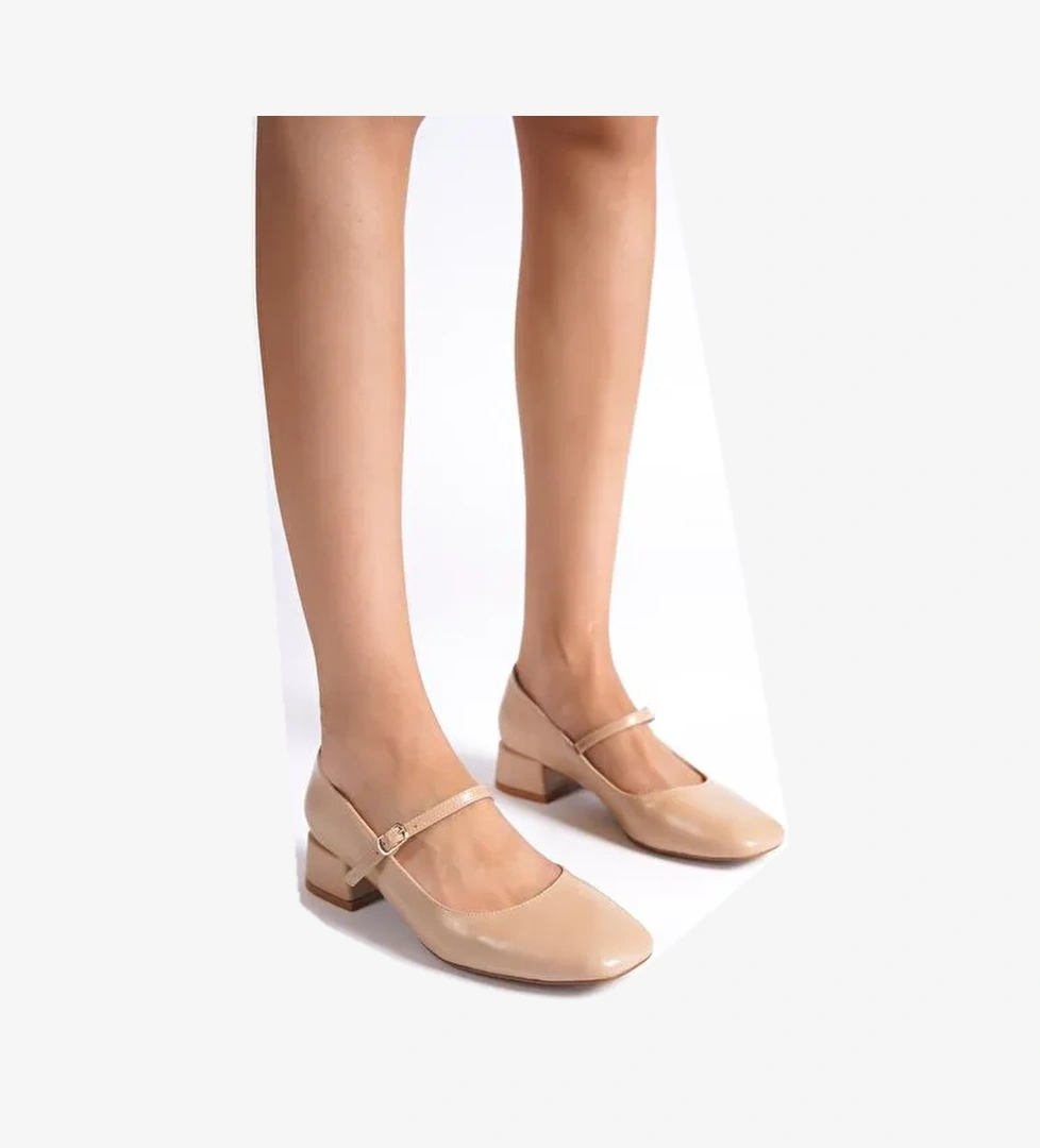 Küt Burunlu Bantlı Alçak Topuk Kadın Ayakkabı