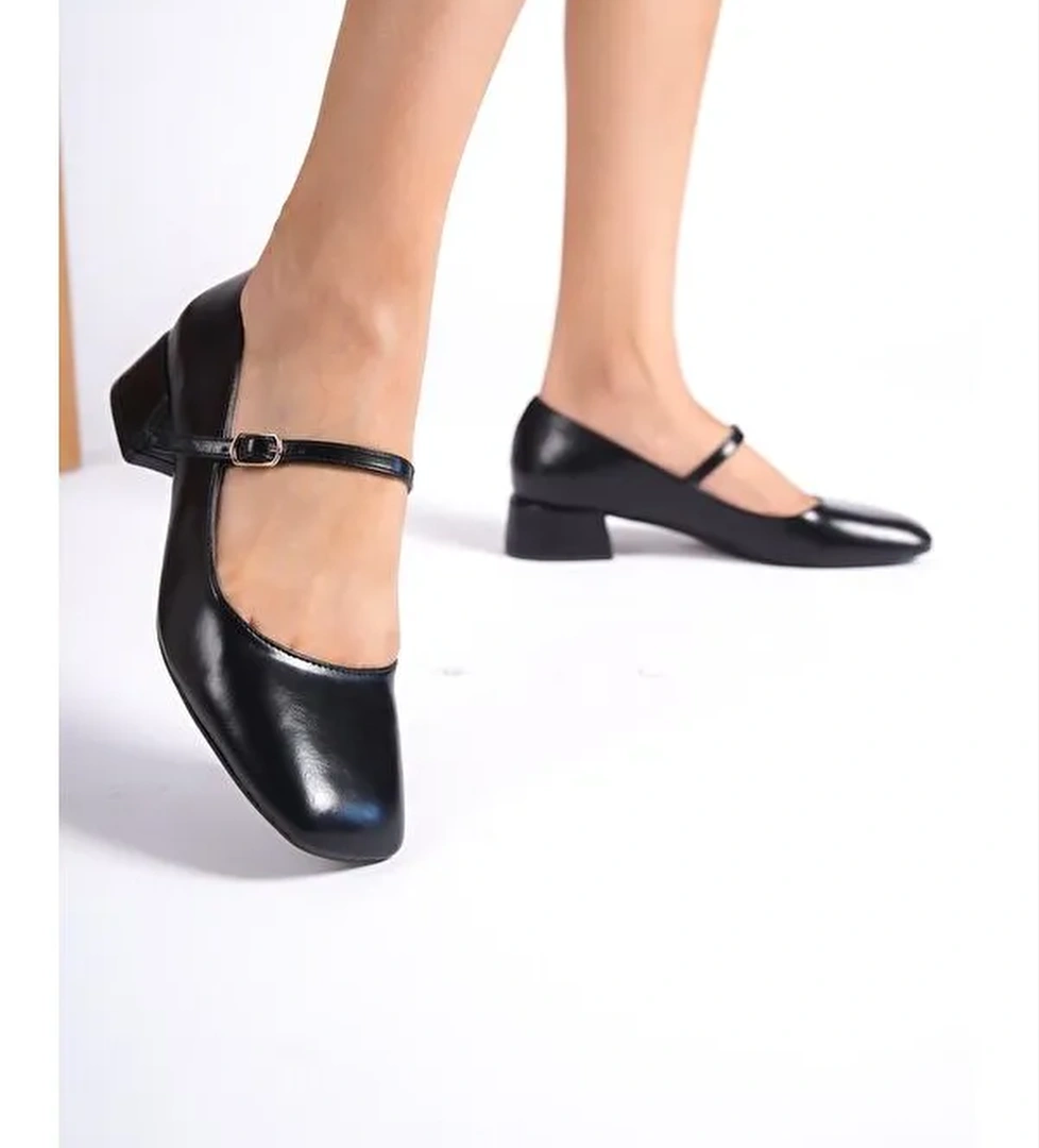 Küt Burunlu Bantlı Alçak Topuk Kadın Ayakkabı - Görsel 1