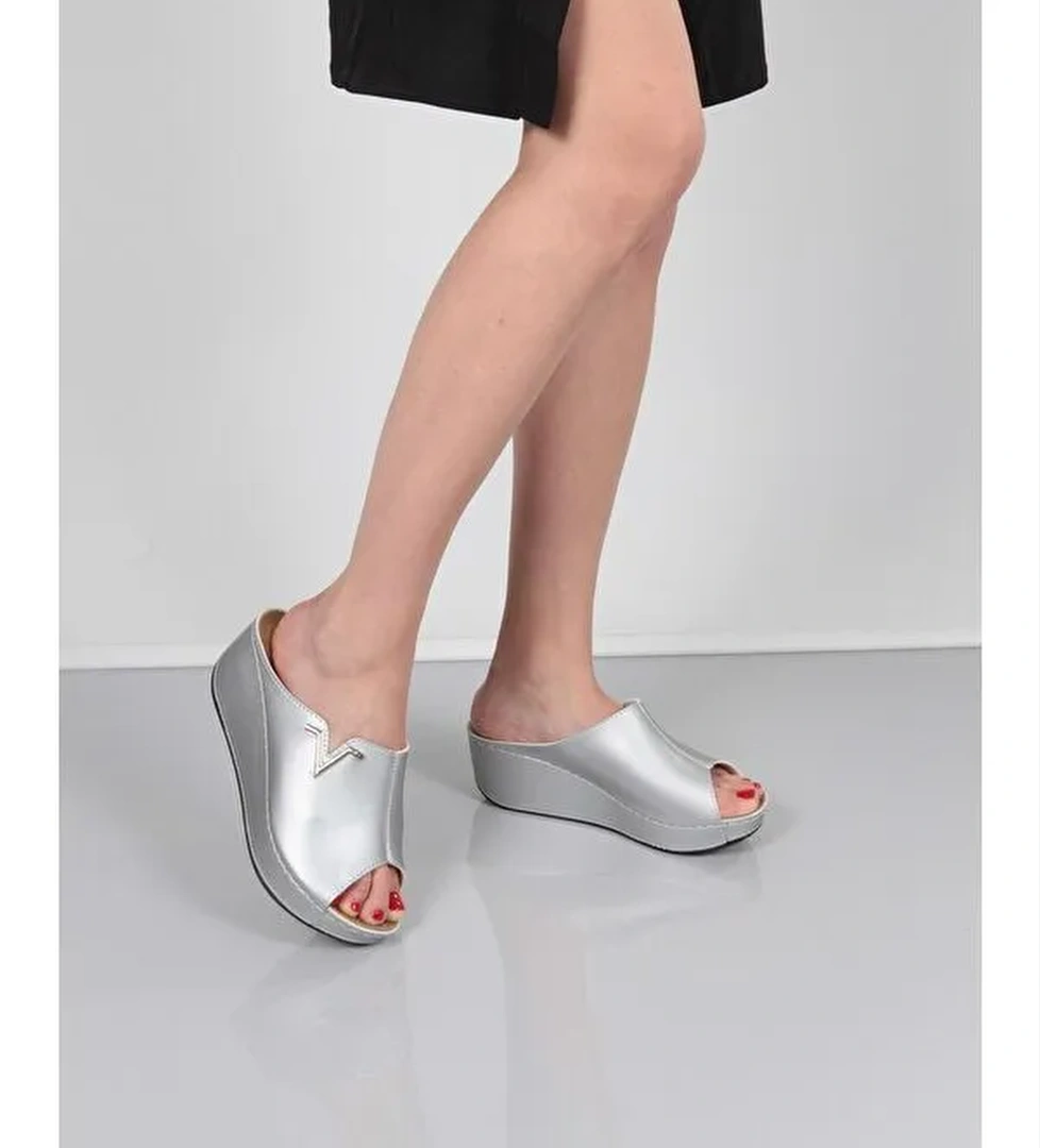 6145 Kadın Dolgu Topuklu V Toka Terlik