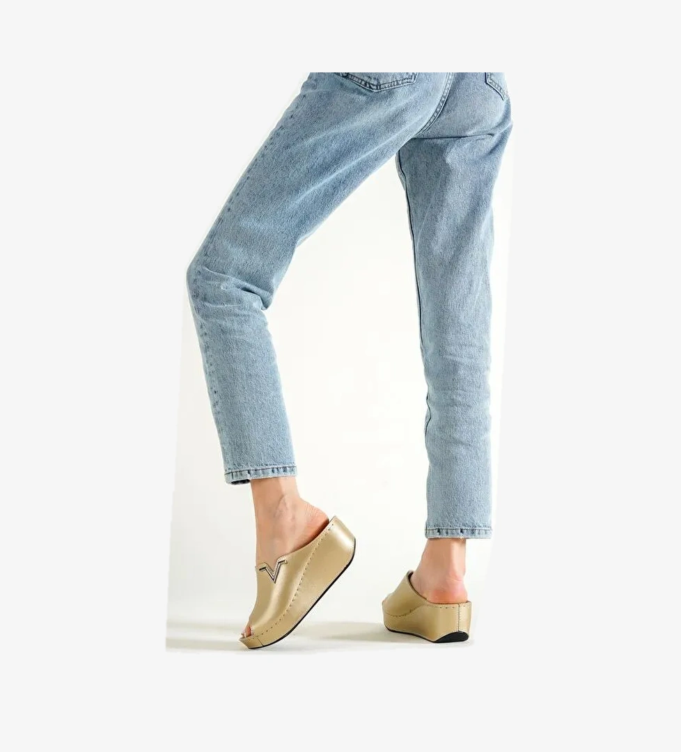 6145 Kadın Dolgu Topuklu V Toka Terlik - Görsel 1