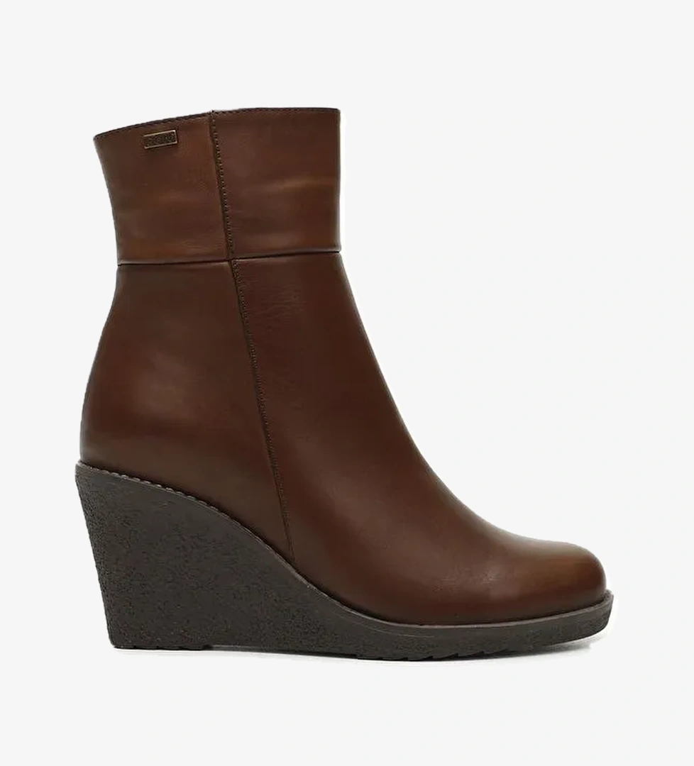 Gönderi̇(r) TÜTÜN KAHVE Hakiki Deri Yuvarlak Burun Kauçuk Dolgu Taban Topuklu Fermuarlı Kadın Bot 46416 model görseli