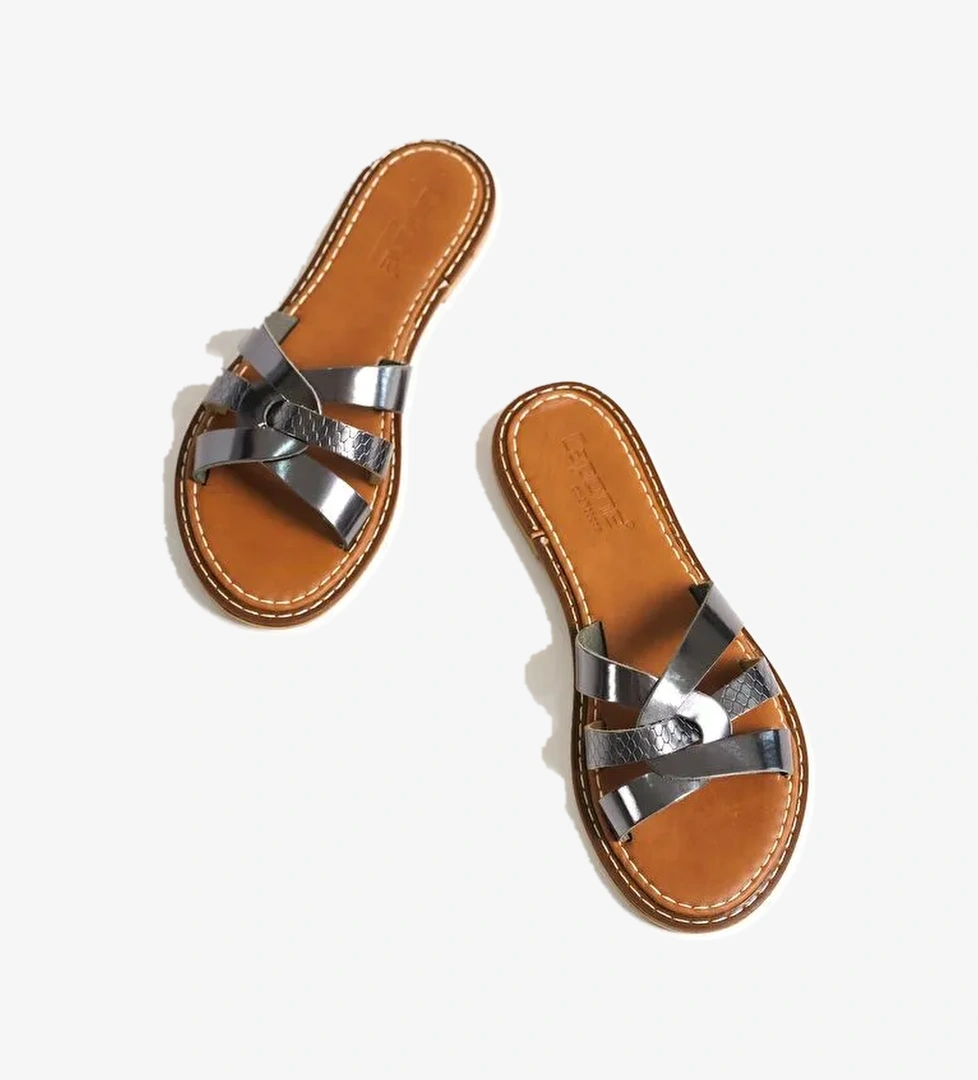 Deri Kadın Terlik - Görsel 1