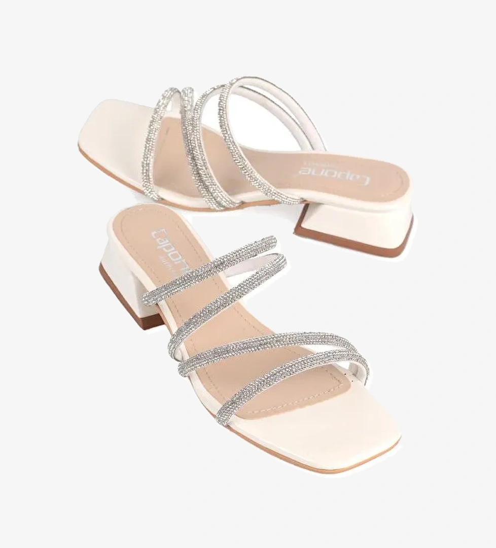 Capone Outfitters Küt Burunlu Taşlı Bantlı Kısa Topuklu Rugan Kadın Terlik model görseli