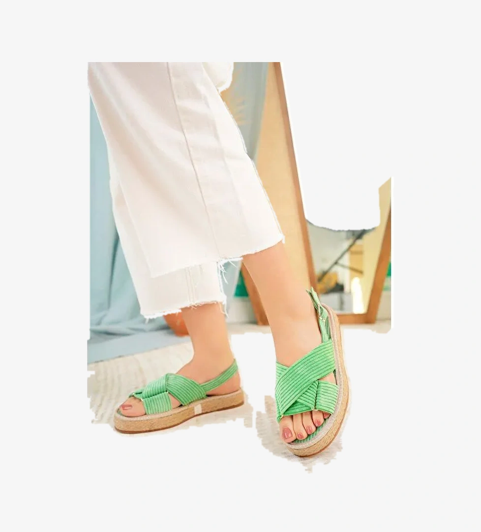 Önü Açık Kadife Sandalet