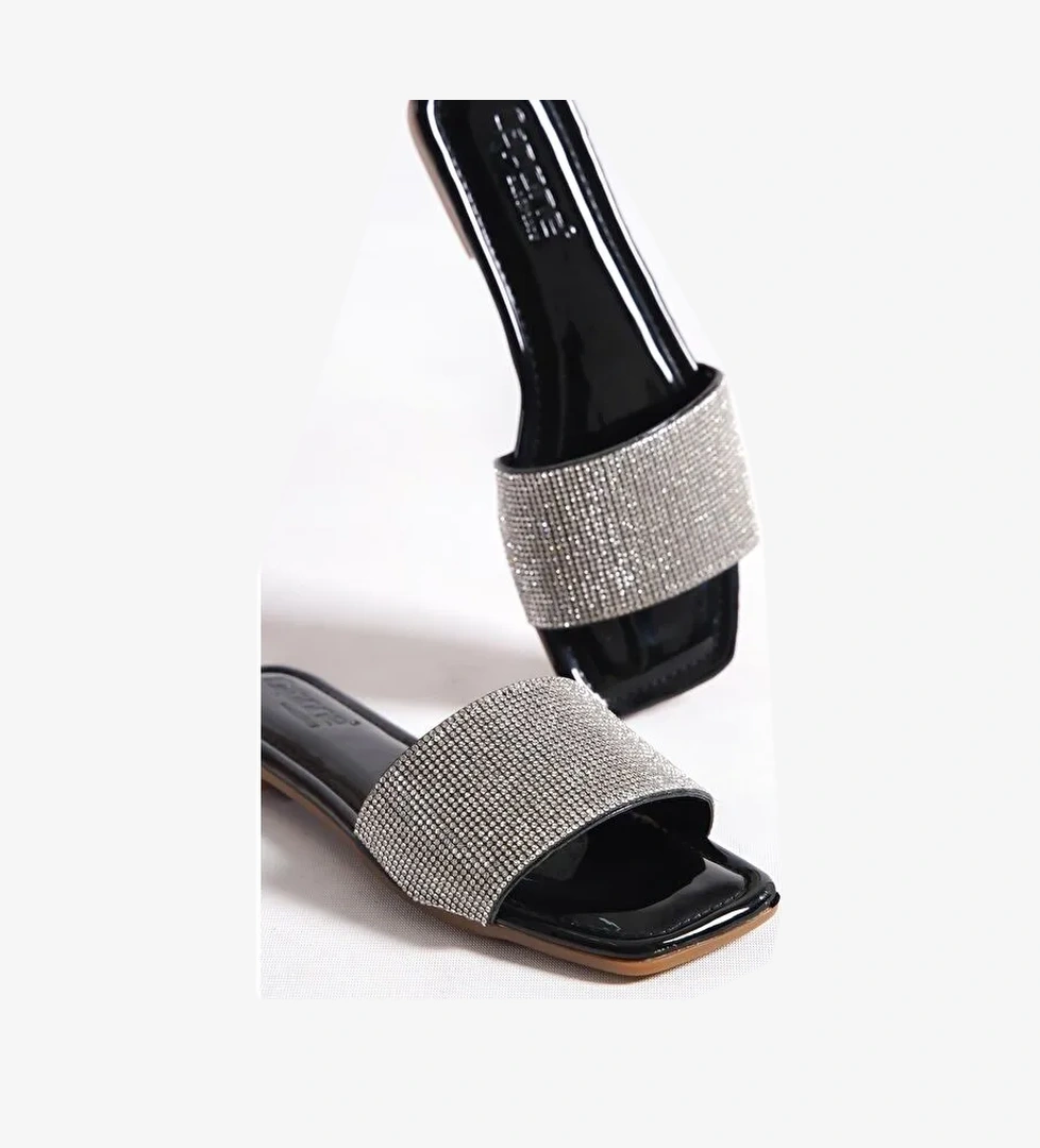 Taşlı Tek Bantlı Düz Topuk Kapitoneli Kadın Terlik - Görsel 1