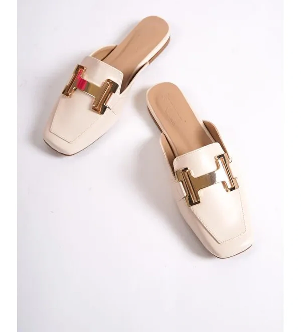 Küt Burunlu Metal Aksesuarlı Kadın Terlik - Görsel 1