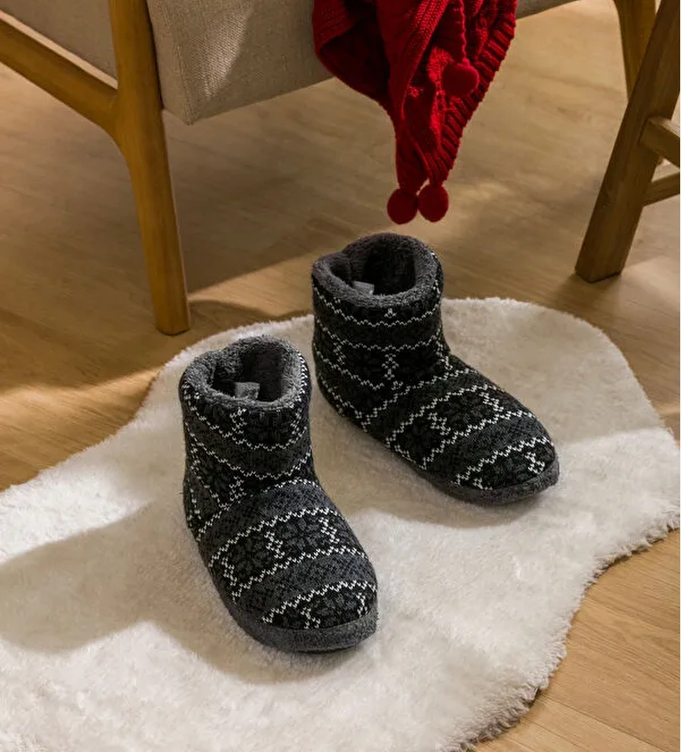 Nakış Detaylı Erkek Ev Botu - Görsel 1