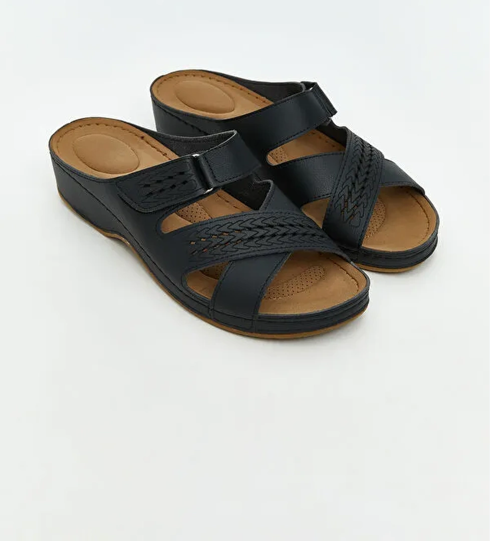 Deri Görünümlü Kadın Terlik - Görsel 1