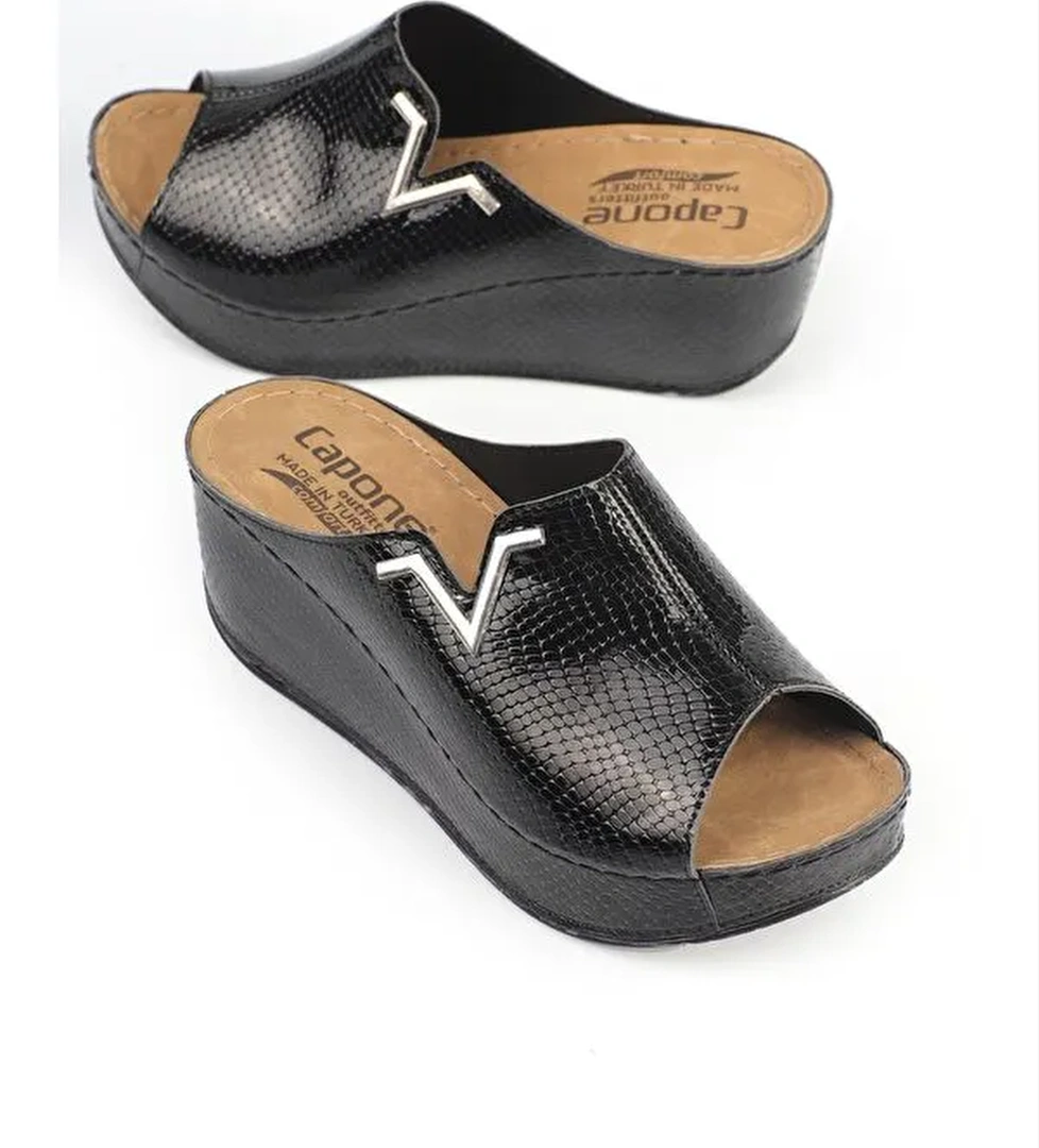 Capone Outfitters 6145 Kadın Dolgu Topuklu V Toka Terlik model görseli