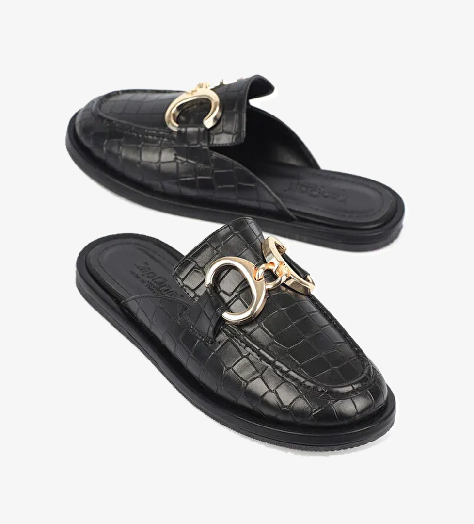 Metal Tokalı Kapalı Kadın Terlik - Görsel 1