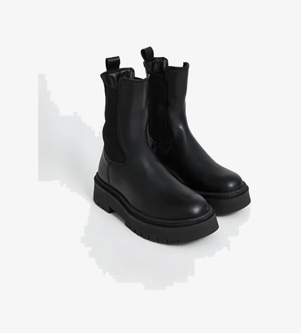 Deri Görünümlü Kadın Bot - Görsel 1