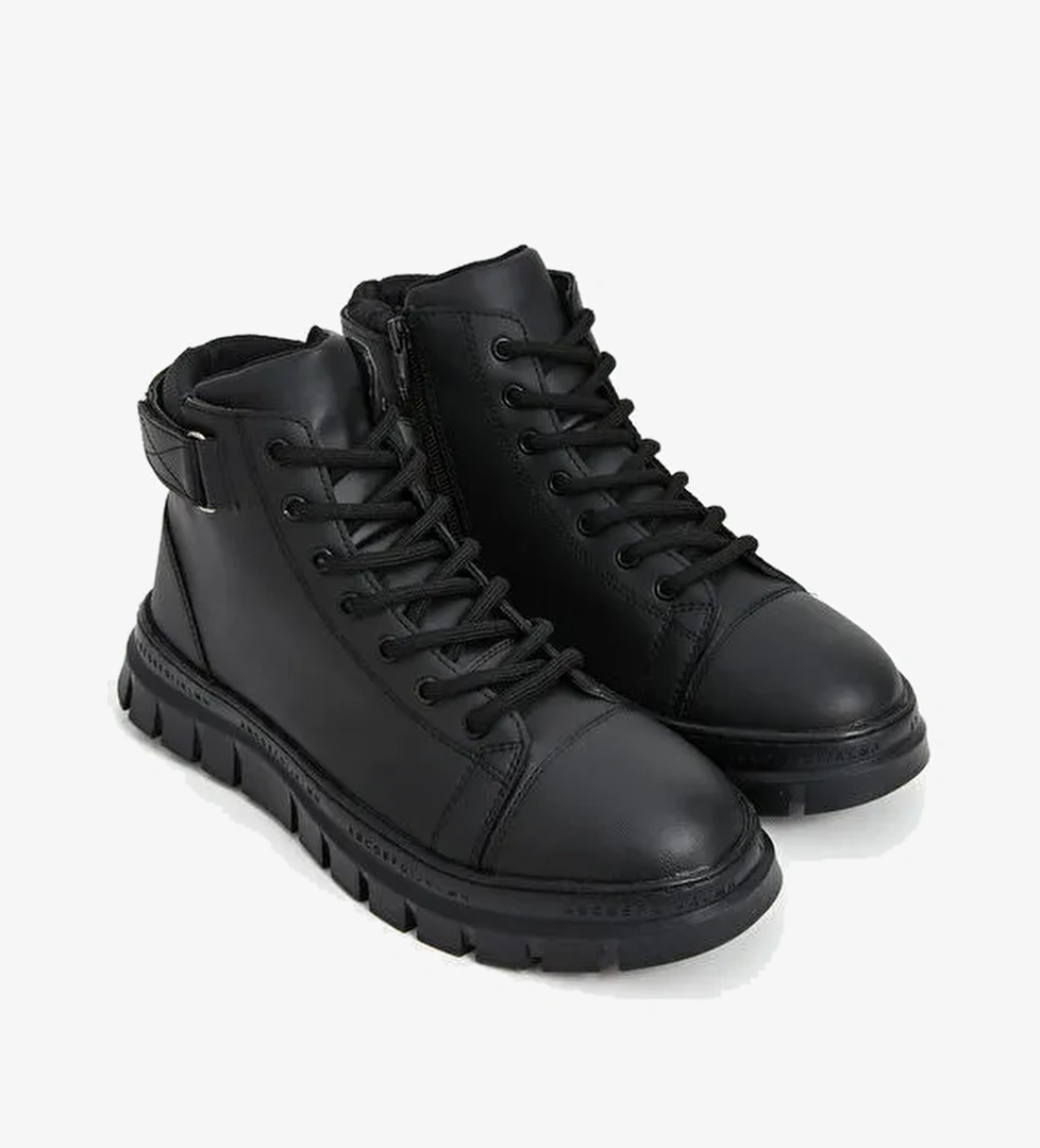 Lcw Steps Bağcık Ve Fermuarlı Erkek Bot model görseli