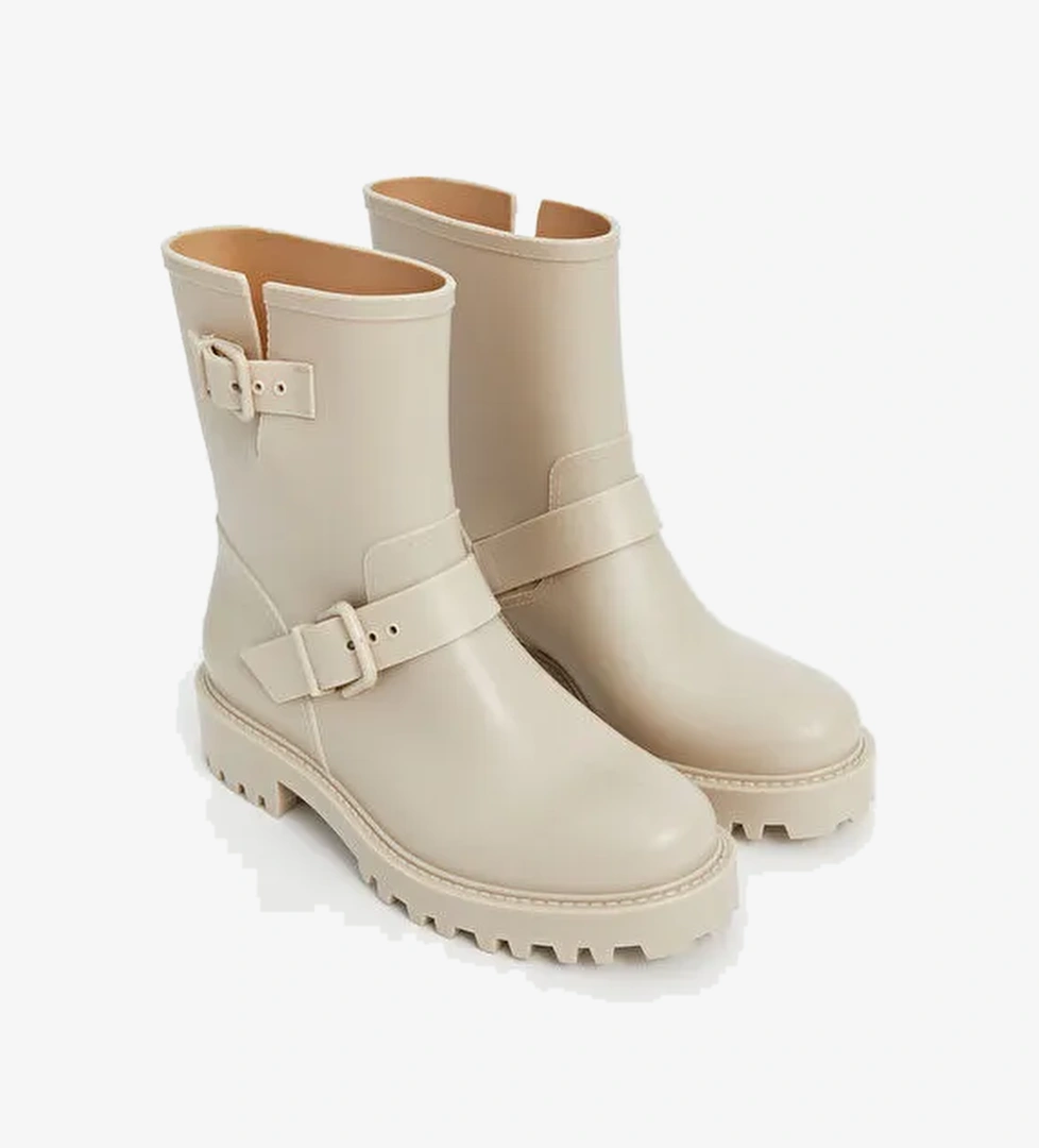 Deri Görünümlü Kadın Bot - Görsel 1