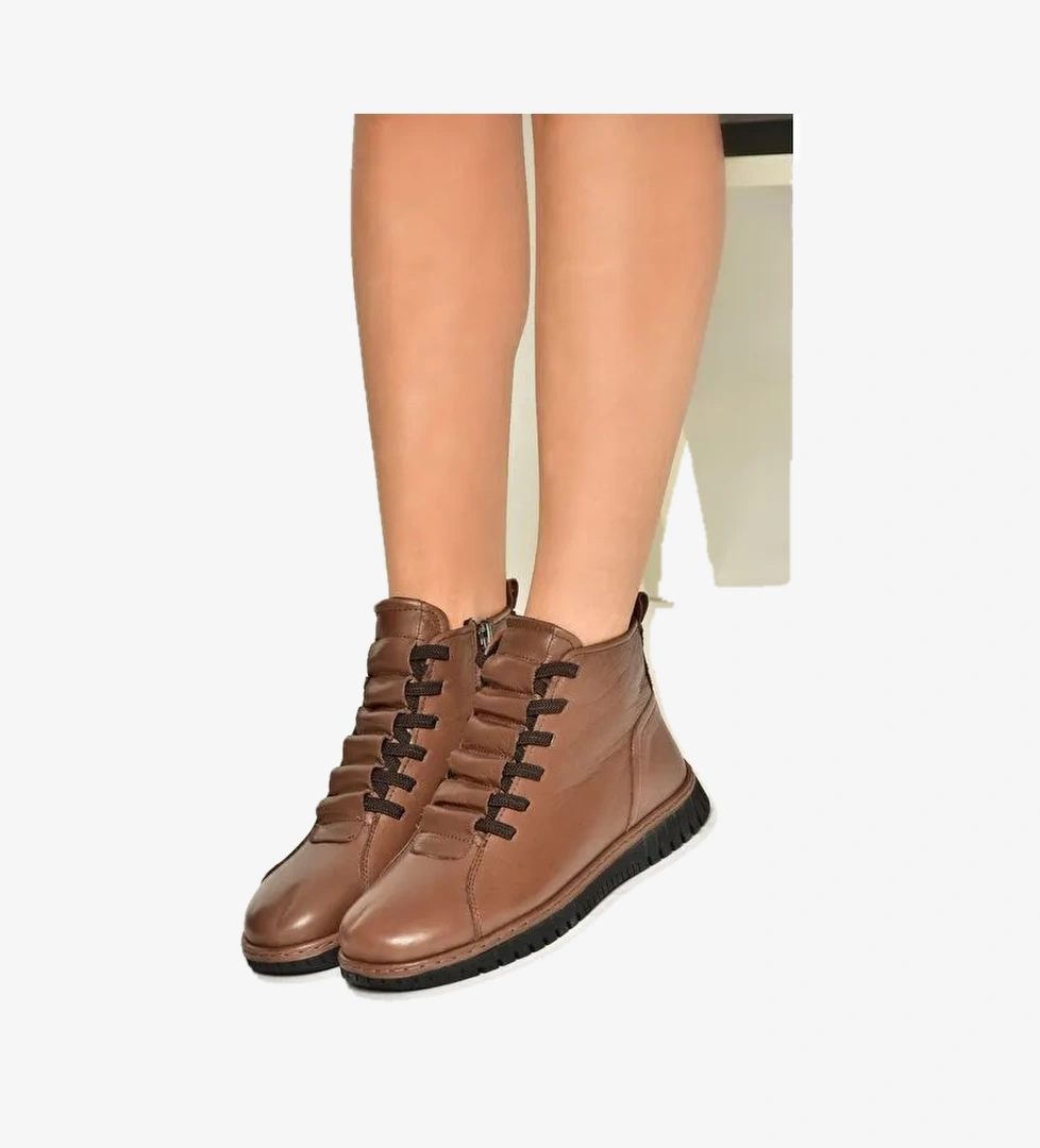 T5553662 Kahverengi Kadın Bot