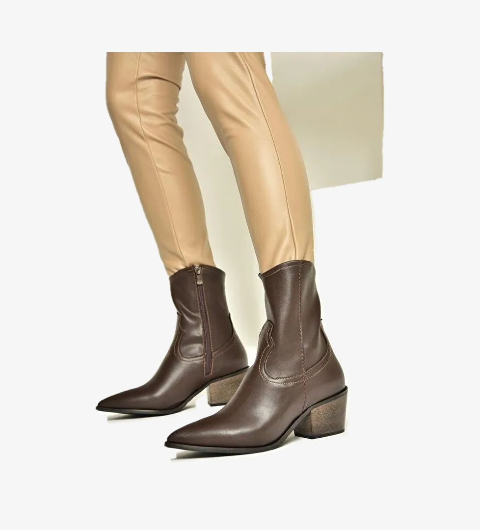 T3566541 Kahverengi Kadın Bot