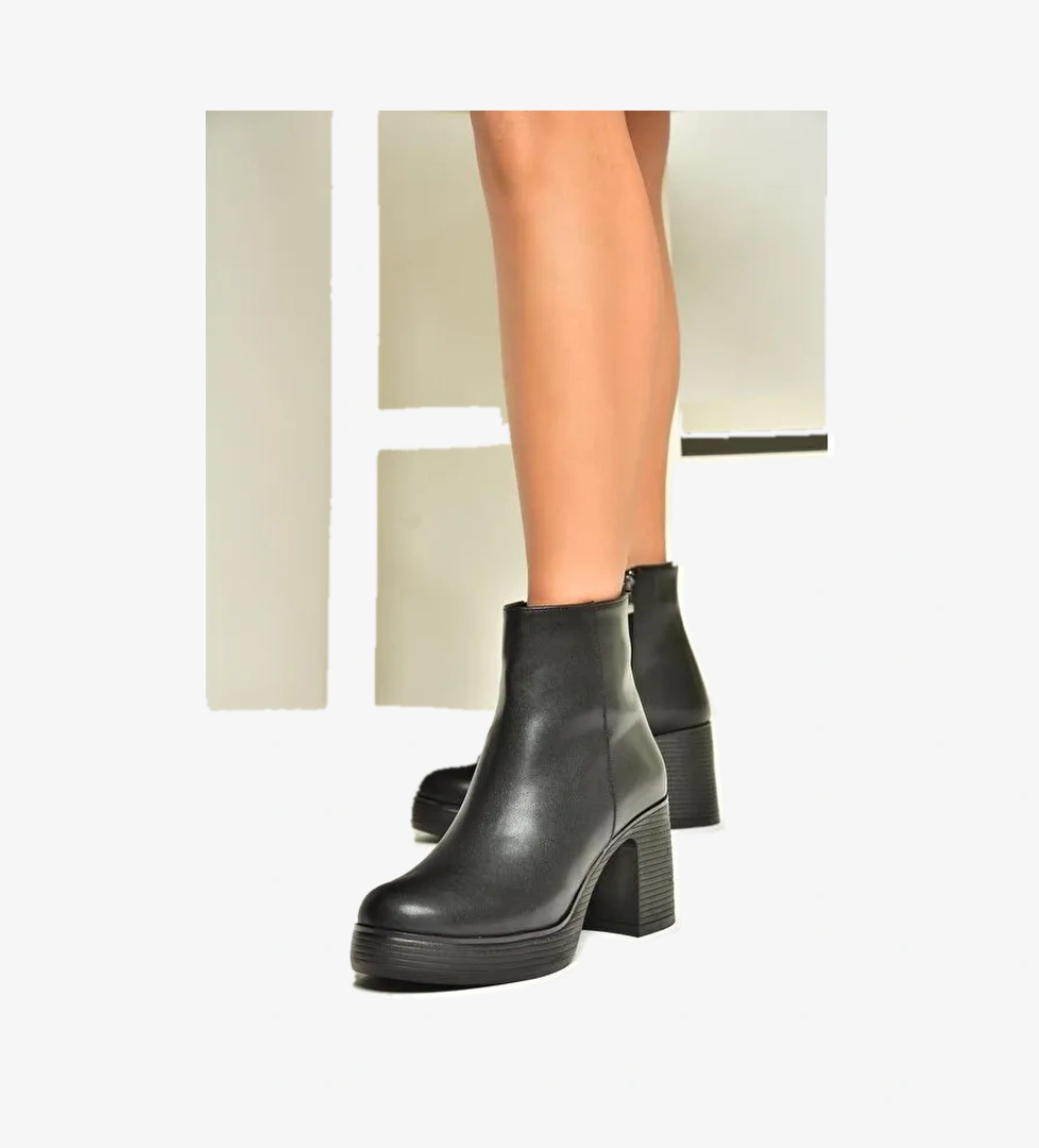 T8201974 Siyah Kadın Bot