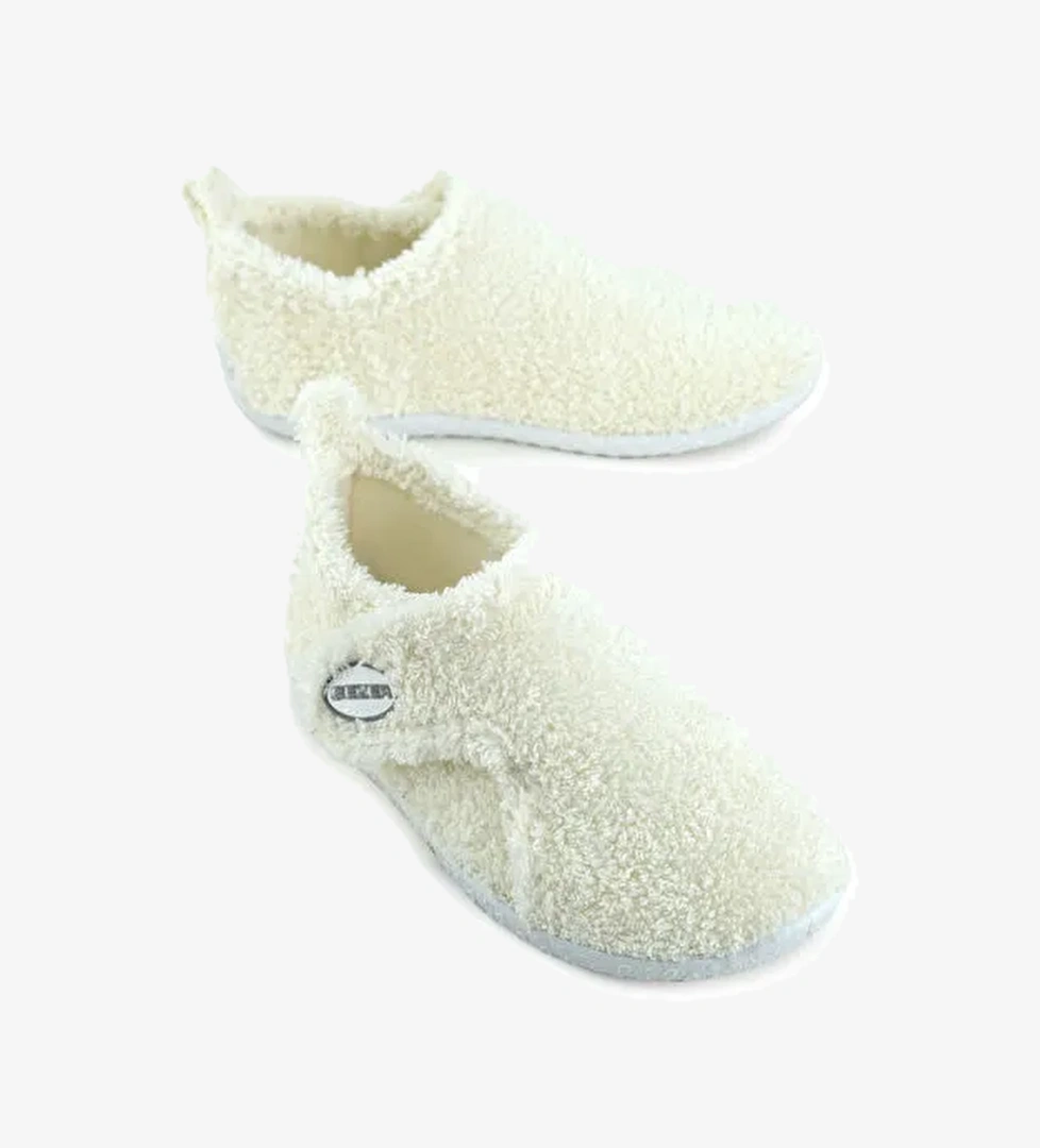 Gezer Kışlık Kız Çocuk Pelüşlü Rahat Taban Cırt Cırtlı Ayarlanabilir Ev Kreş Panduf Ayakkabı model görseli