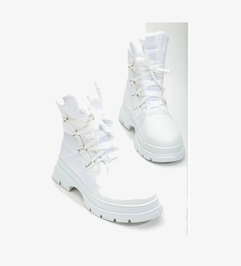 Kadın Beyaz Kalın Termo Taban Bağcıklı Kar Botu