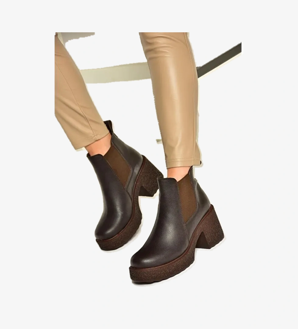 T9962200 Kahverengi Kadın Bot