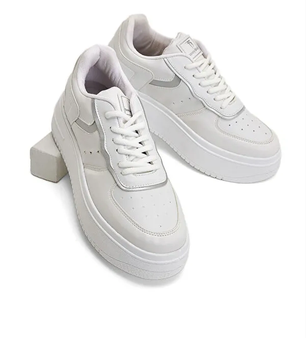 Tonny Black Kadın Beyaz Rahat Kalıp Yüksek Taban Bağcıklı Spor Ayakkabı model görseli