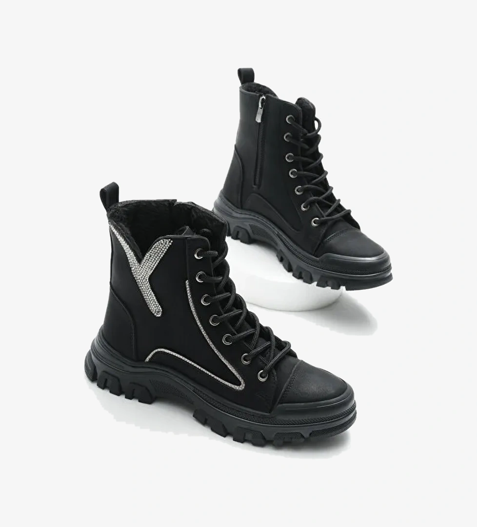 Tonny Black Kadın Siyah Mat Termo Taban Desenli Bağcıklı Ve Fermuarlı Bot model görseli