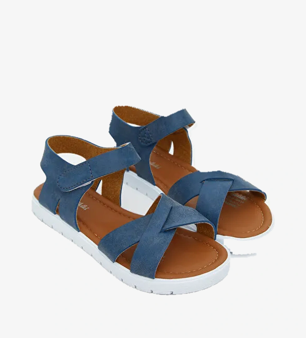 Lcw Steps Bilekten Bağlamalı Kız Çocuk Sandalet model görseli