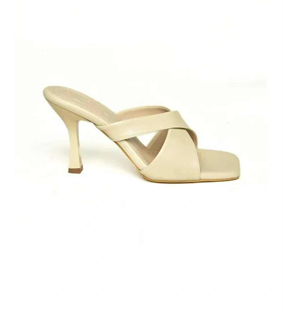 P5900330 Bej Kadın Terlik