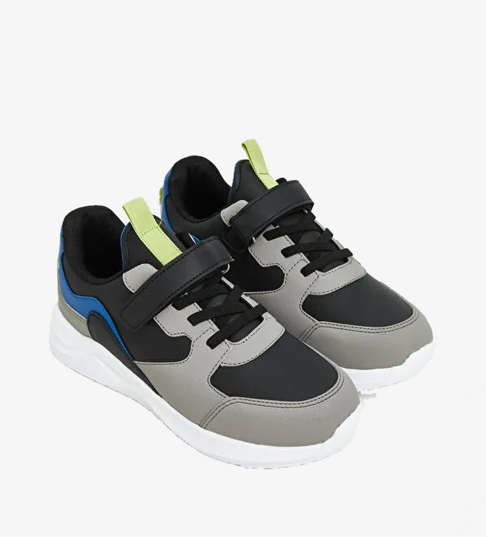 Lcw Steps Bağcık ve Cırt Cırtlı Erkek Çocuk Spor Ayakkabı model görseli