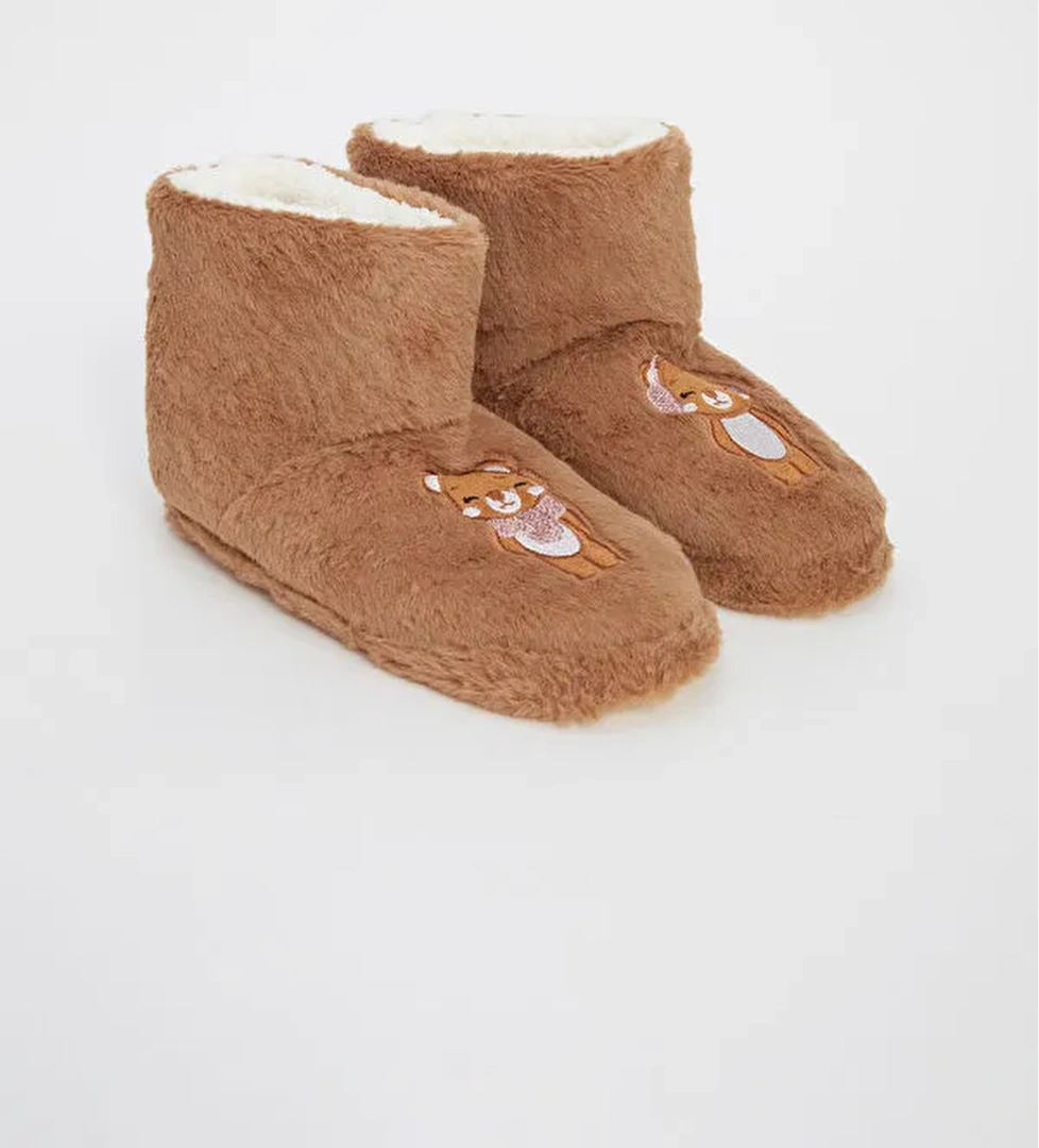 Lcw Steps Nakışlı Pelüş Kız Çocuk Ev Botu Panduf model görseli