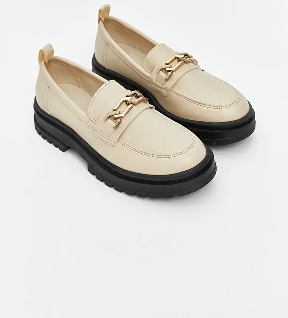 Lcw Steps Parlak Görünümlü Kız Çocuk Klasik Ayakkabı model görseli