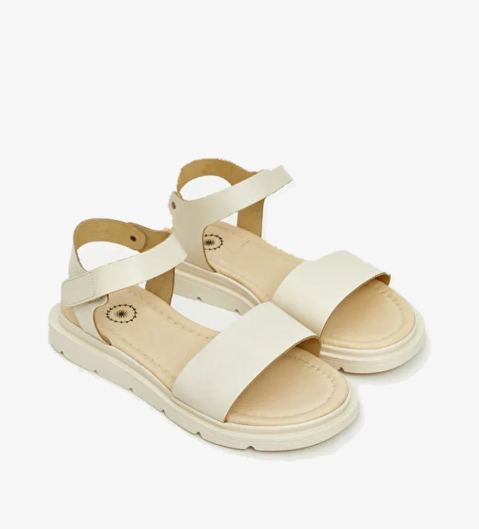 Deri Görünümlü Kadın Sandalet - Görsel 1