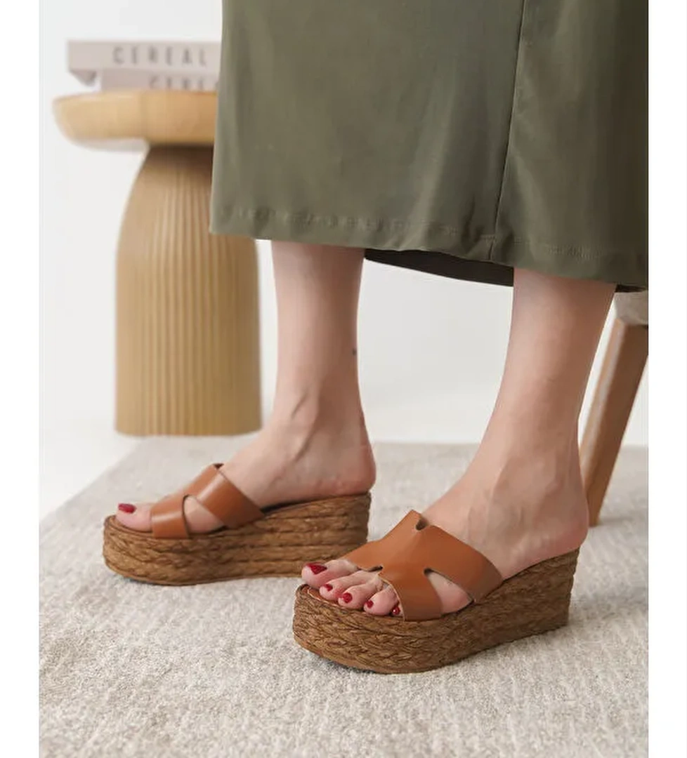 D0684 Günlük Ortopedik Hakiki Deri Topuklu Kadın Terlik