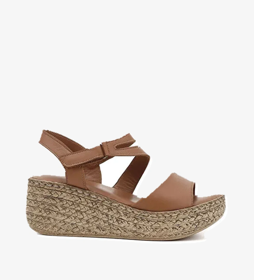 Kadın Cırt Bantlı Dolgu Tabanlı Hakiki Deri Sandalet - Görsel 1