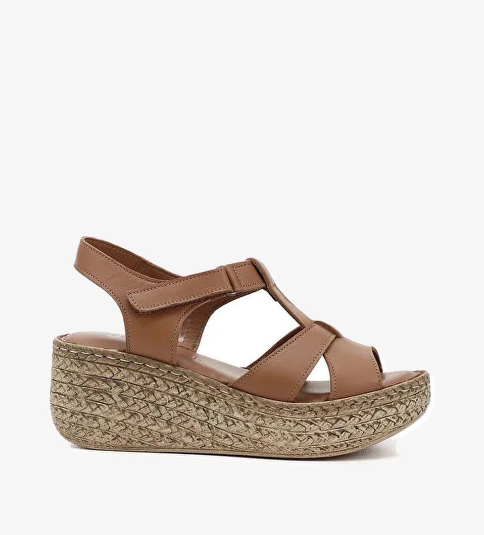 Kadın Cırt Bantlı Dolgu Tabanlı Hakiki Deri Sandalet - Görsel 1