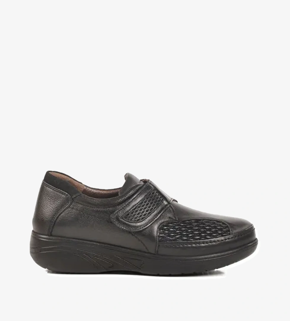 Siyah Hakiki Deri Cırtlı Anatomik Kadın Casual Ayakkabı 42633 Z - Görsel 1