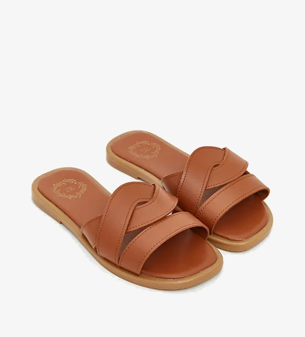 Deri Görünümlü Kız Çocuk Terlik - Görsel 1