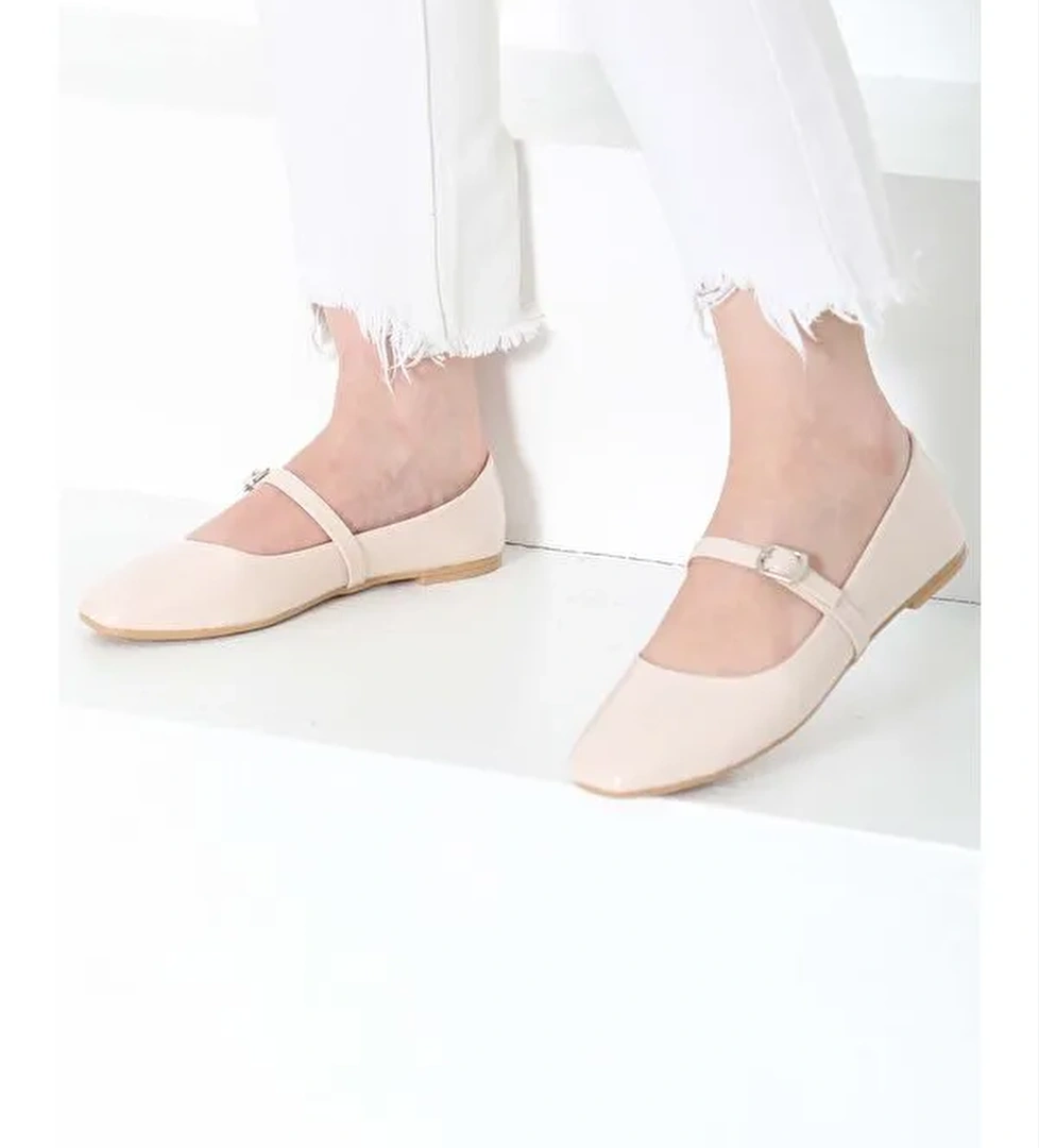 Kadın Krem Kemerli Rugan Ayakkabı - 27155