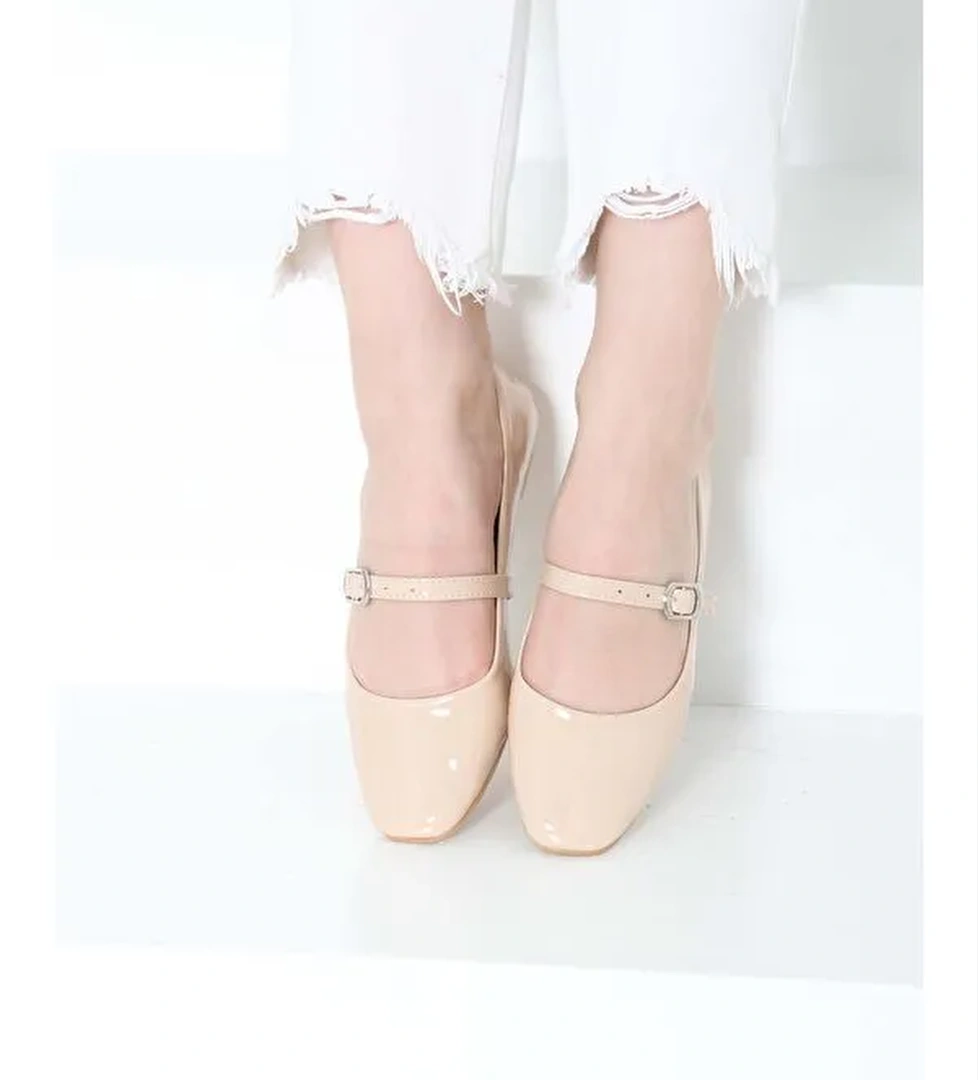 Tofisa Kadın Krem Vizon Kemerli Rugan Ayakkabı - 27155 model görseli