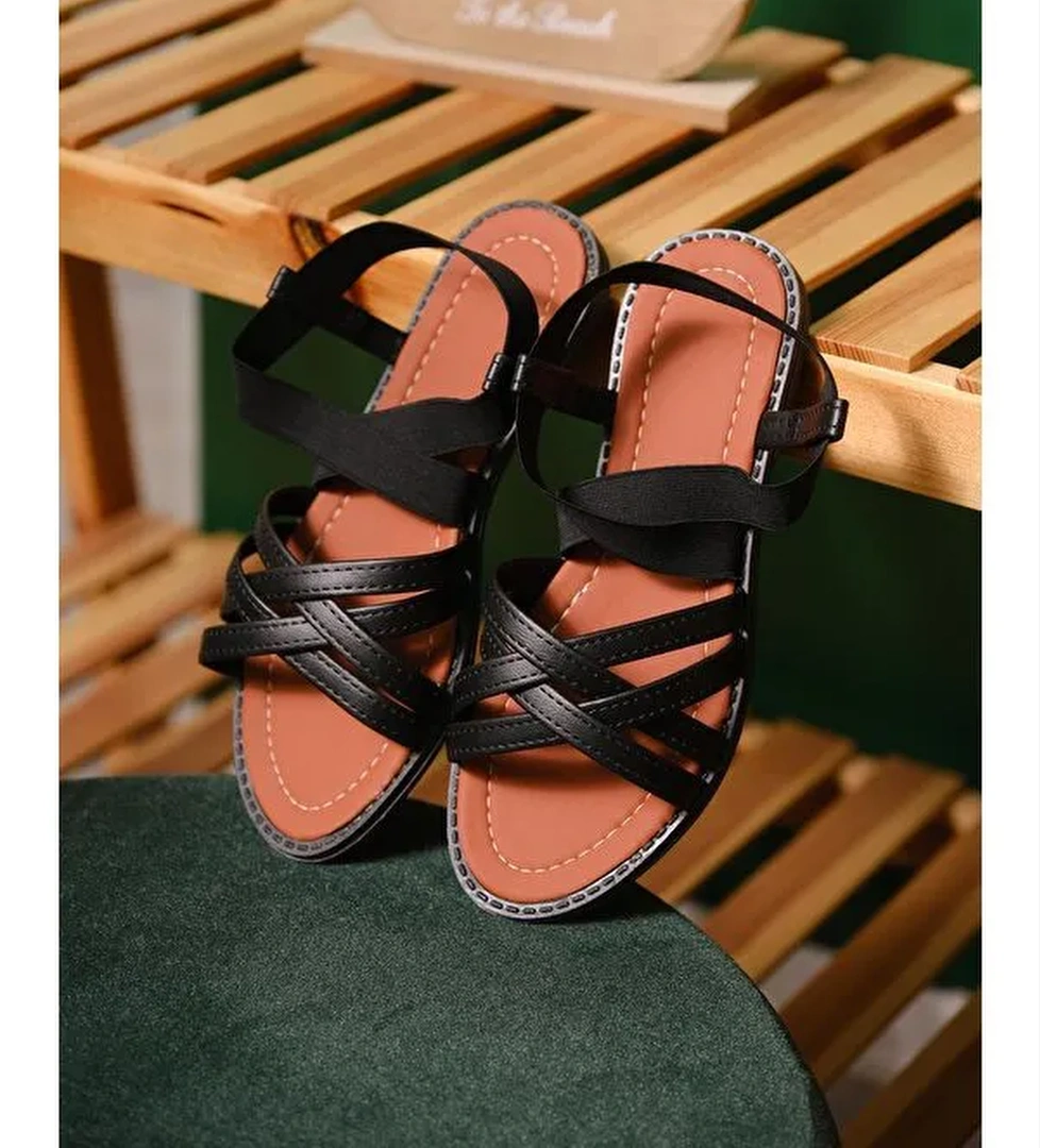 Liqqa Çapraz Deri Detaylı Lastikli Kadın Sandalet