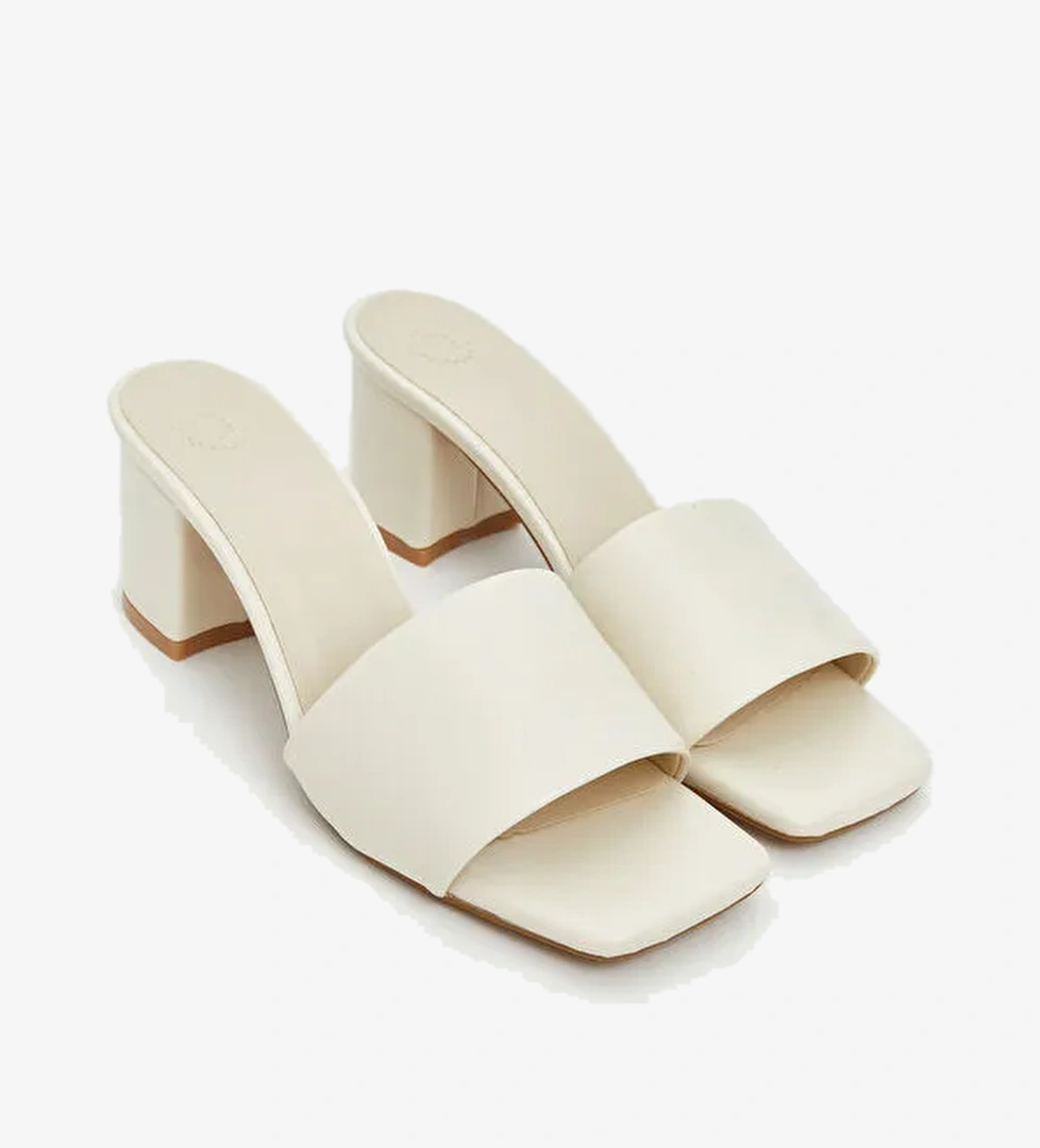 Deri Görünümlü Kadın Topuklu Terlik - Görsel 1