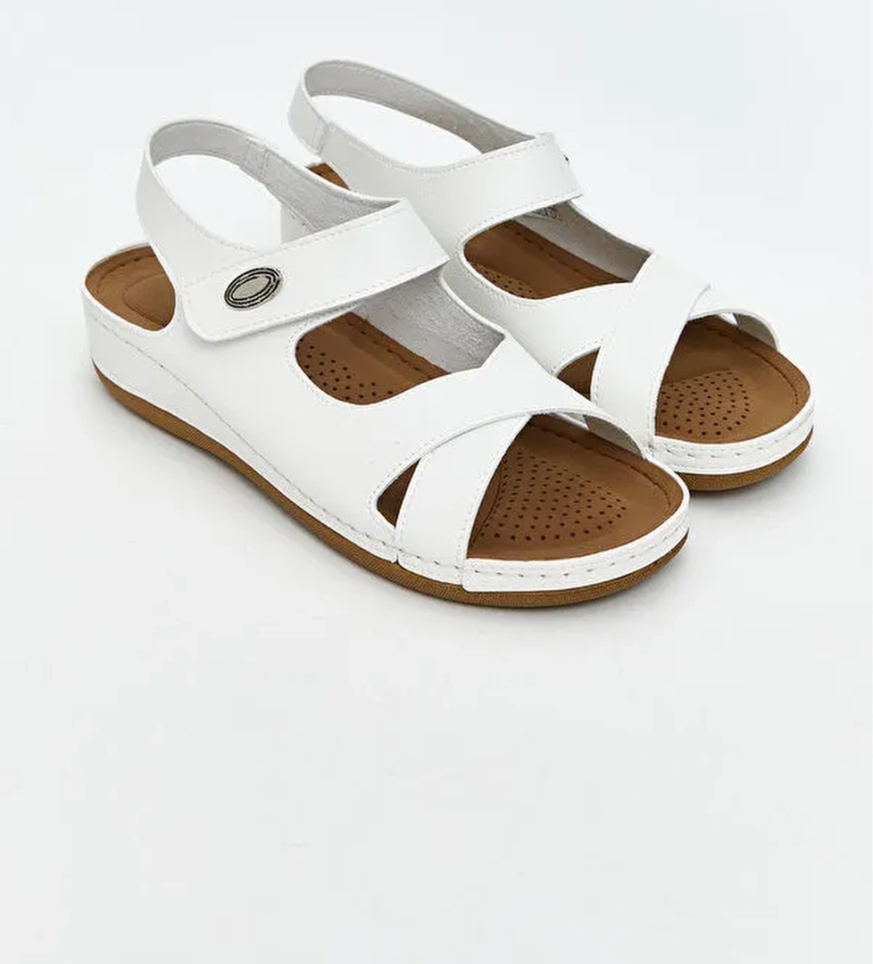 Once Deri Görünümlü Kadın Sandalet model görseli