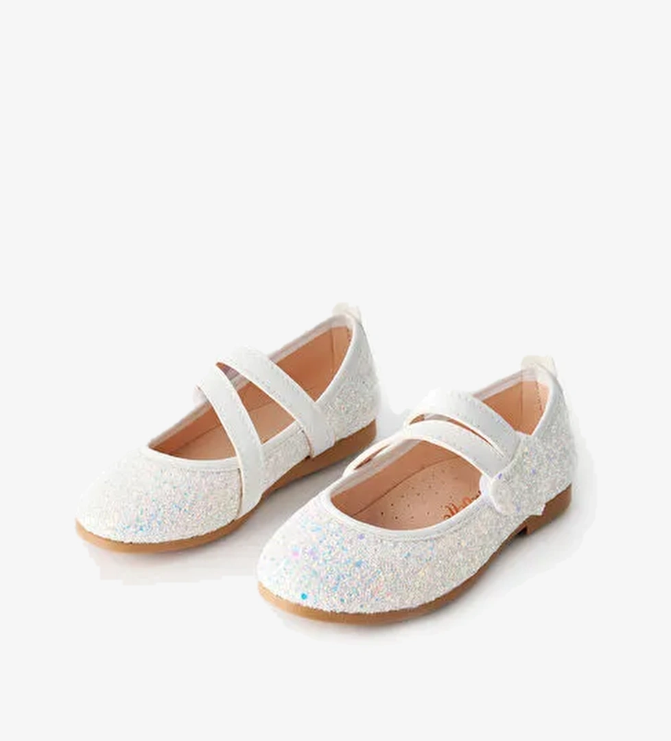 Beyaz Kalp Cırtlı Kız Çocuk Ayakkabı