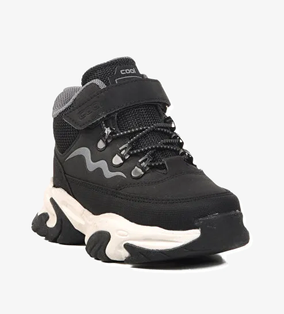 Siyah Cırtlı Erkek Çocuk Bot Evil P