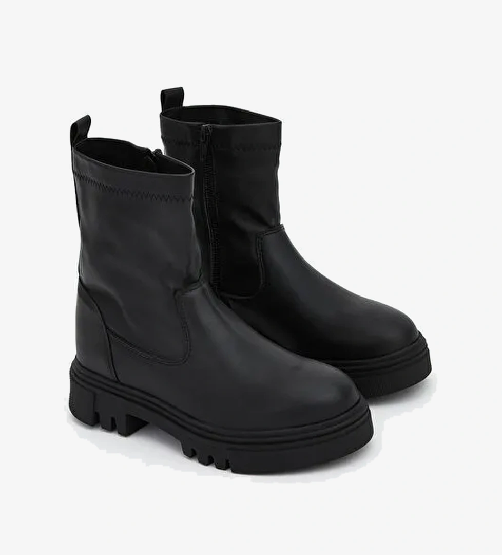 Deri Görünümlü Kadın Bot - Görsel 1