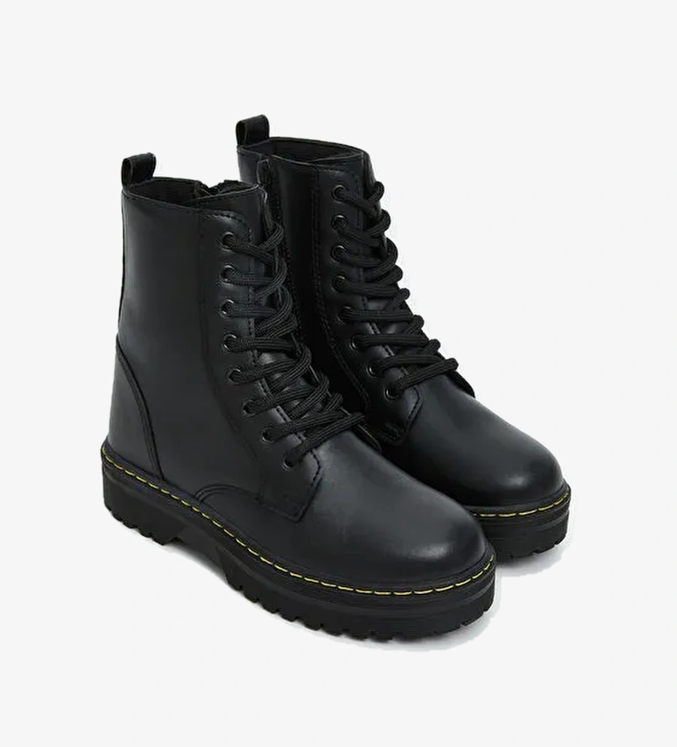 Deri Görünümlü Bağcıklı Kız Çocuk Bot - Görsel 1