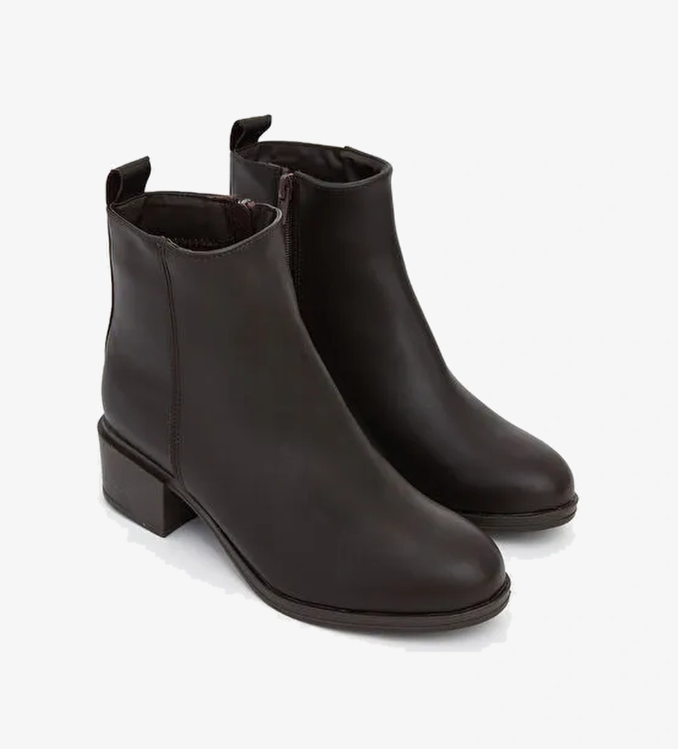 Deri Görünümlü Kadın Bot