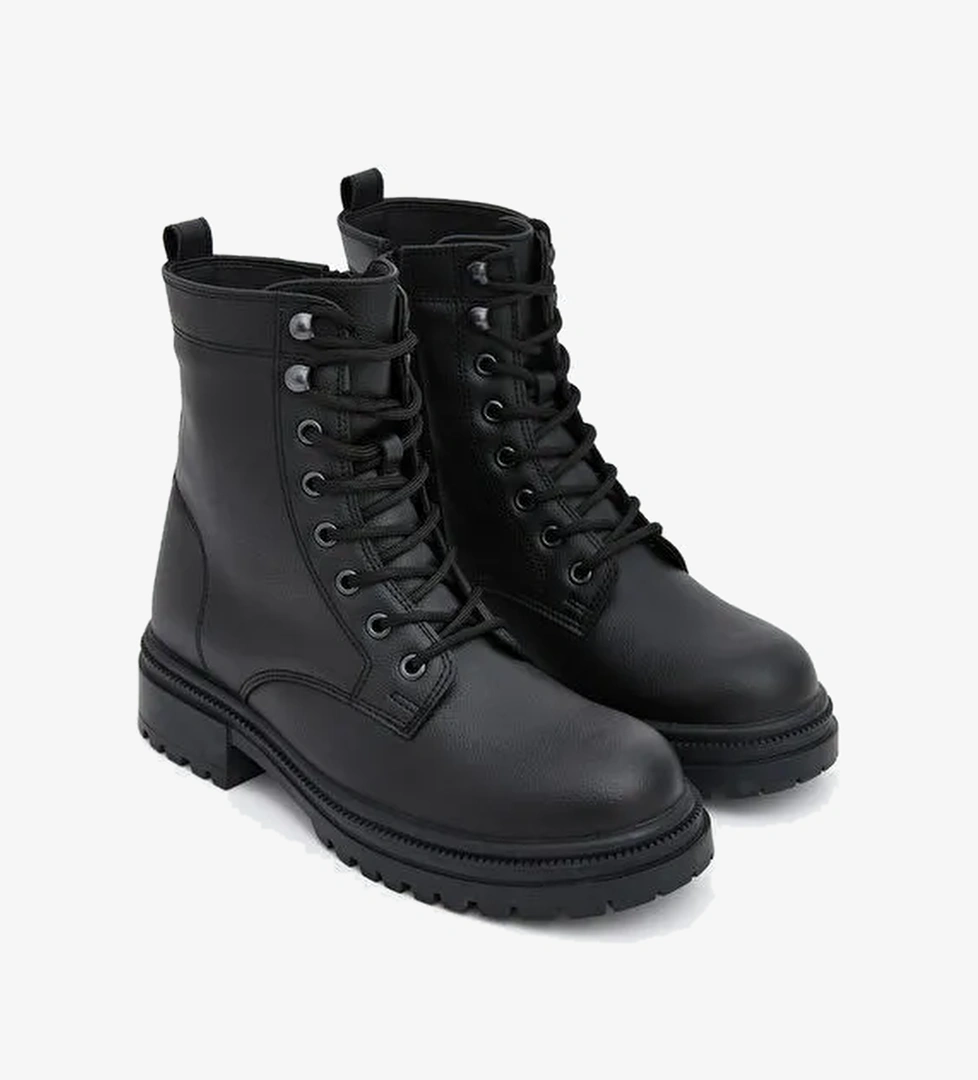 Deri Görünümlü Kadın Bot - Görsel 1