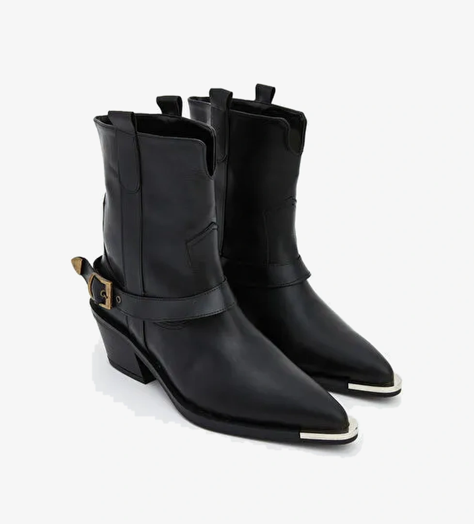 Deri Görünümlü Kadın Bot - Görsel 1