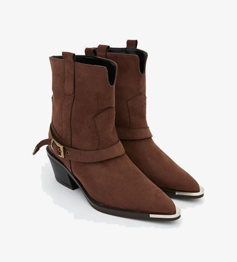 Deri Görünümlü Kadın Bot